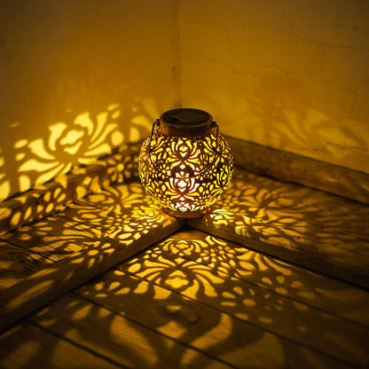 ☀️ 50% RABATT 🌙 | Hängande Solcellslykta – Blomformad Utskärning & IP55 Vattentät