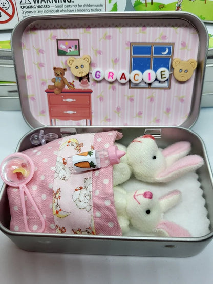 🔥Bästa påskpresenten - 60% RABATT! 🎁🐇Mummy Bunny Mini Plyschfickask i Plåt