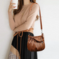 👜✨ Avslappnad veckad väska i mjukt läder ✨ – Praktisk bucket-väska med stil 💼 Lätt, slitstark och perfekt för vardagsbruk! 🌟