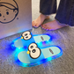 🐧 50% RABATT NU! 💡 LED Tecknad Tofflor – Livfull Ljusande Sula & Söt Pingvin Design – Flexibel PVC & Enkel Slip-On 🏠