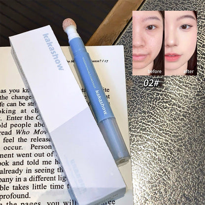 😍✨Krämig moussekonsistens skapar en felfri makeup-look på några sekunder.✨Återfuktande concealerpenna med svampapplikator