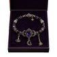 💫 50 % RABATT NU! 🔮 Gotiskt lila strass Halloween-armband – häxiga berlocker, elegant lila & hållbart – perfekt för Halloween och gotiska outfits ✨